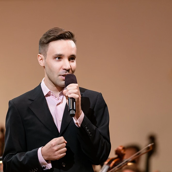 «Человек — это звучит». Музыкальная программа к выставке «Свет между мирами»