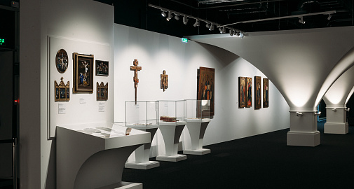 Сборная экскурсия по выставке «Образы Спасителя и Креста Господня в иконе, скульптуре, медном литье и эмалях. Произведения из собрания Музея и частных коллекций»